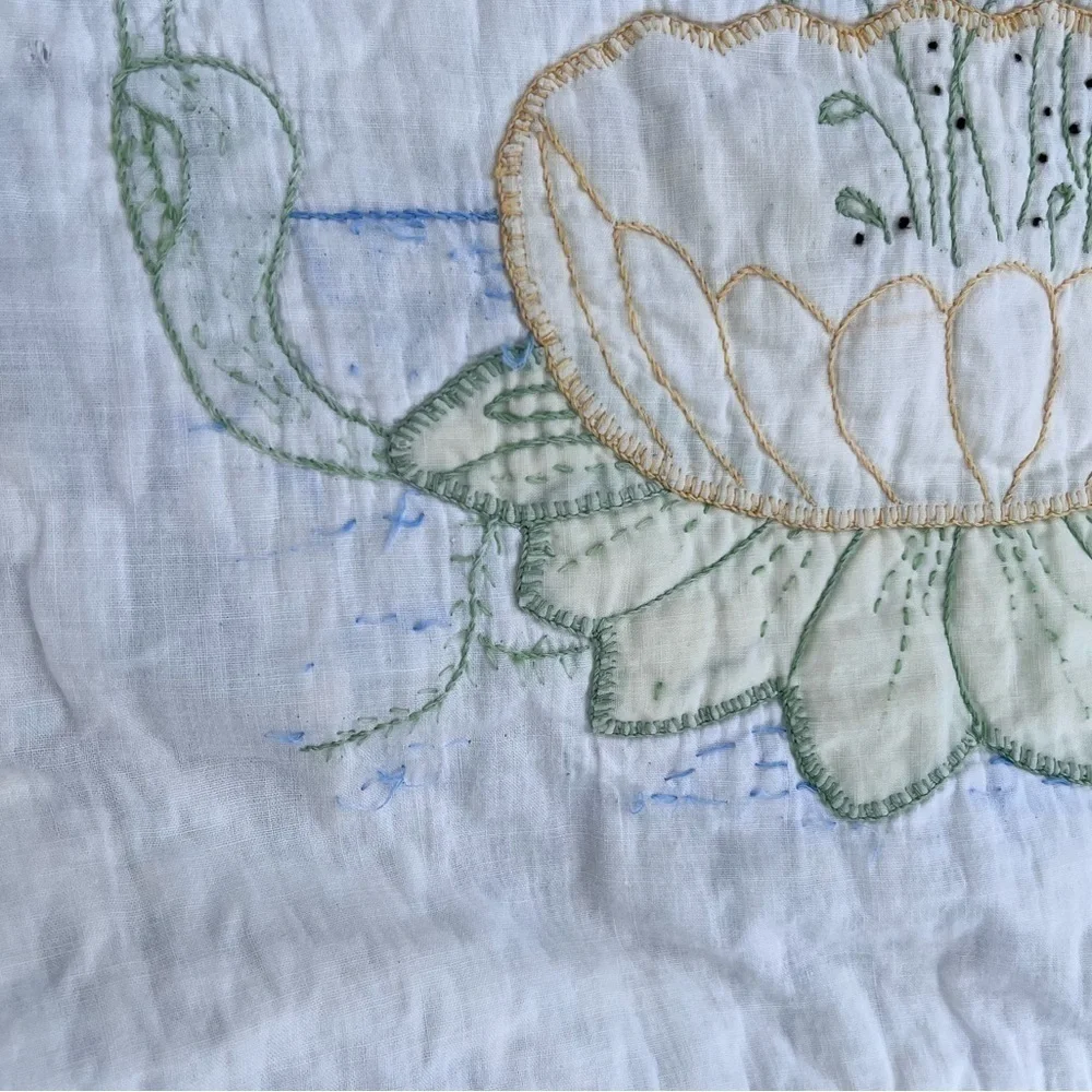 VTG Embroidered Lily Pad Floral Hand Stitched Quilt Lavender White Unique FLAWS